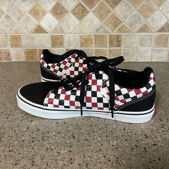 Vans Black and Red Checkerboard Sneaker Youth Size 7 Women’s Size 8.5 - Picture 5 of 9